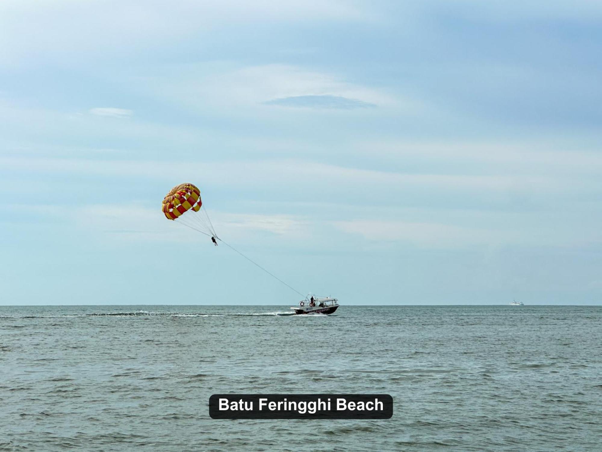 By The Sea- Pool And Sea View Apartamento Batu Ferringhi Exterior foto