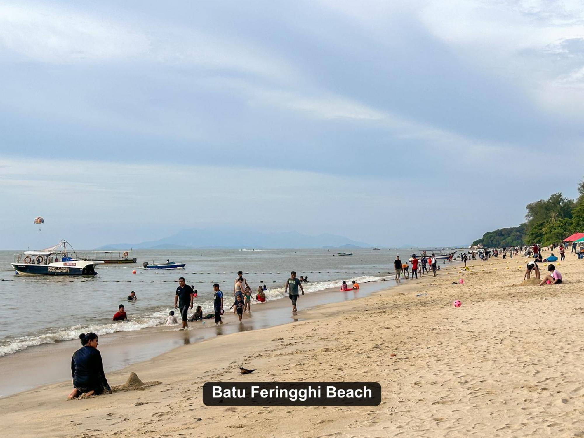 By The Sea- Pool And Sea View Apartamento Batu Ferringhi Exterior foto