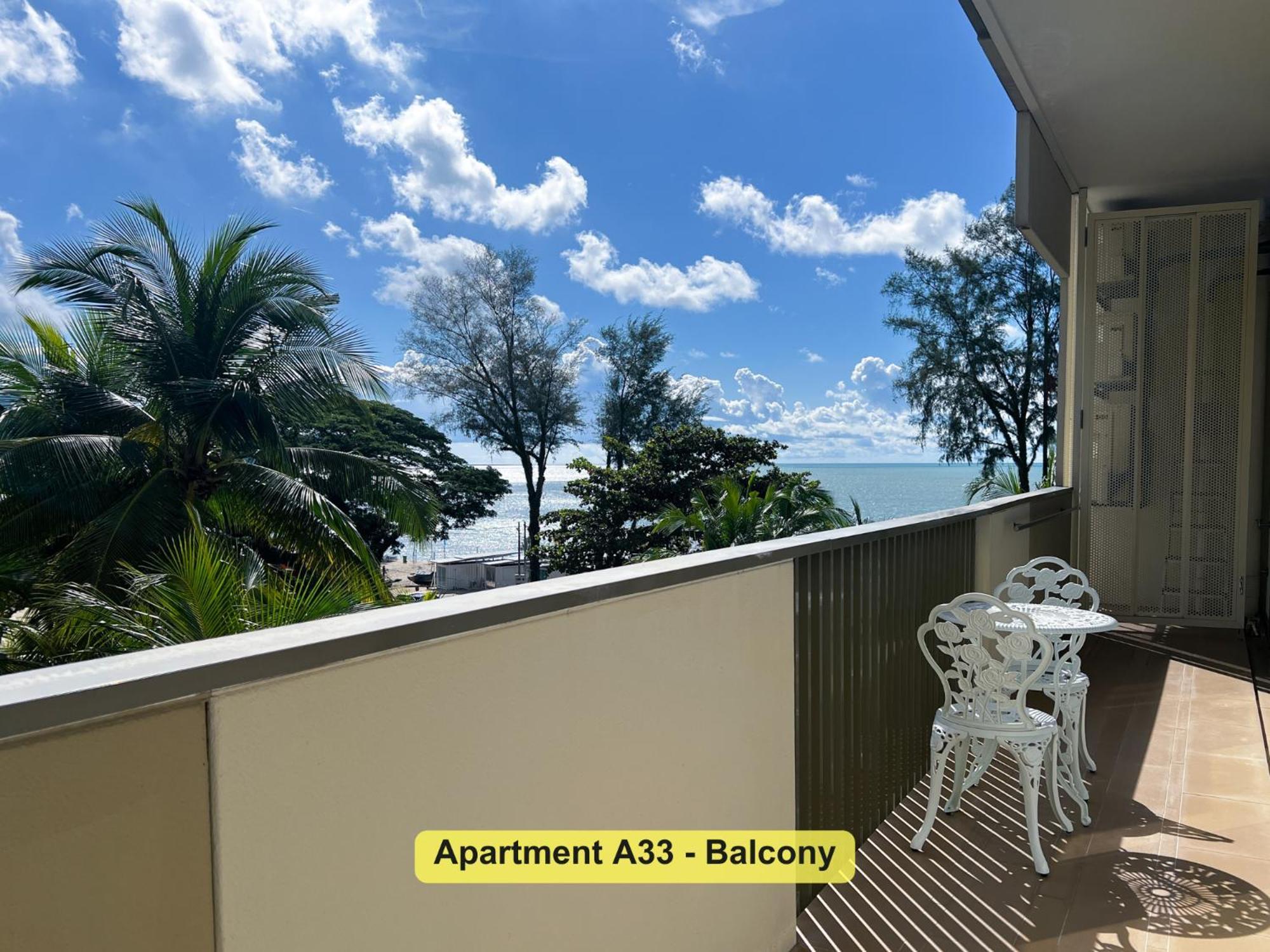 By The Sea- Pool And Sea View Apartamento Batu Ferringhi Exterior foto